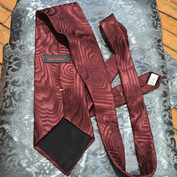 🔥 Andre Valetino 💯 % silk Necktie Red78054 RN # 45590 serial # 6562713399